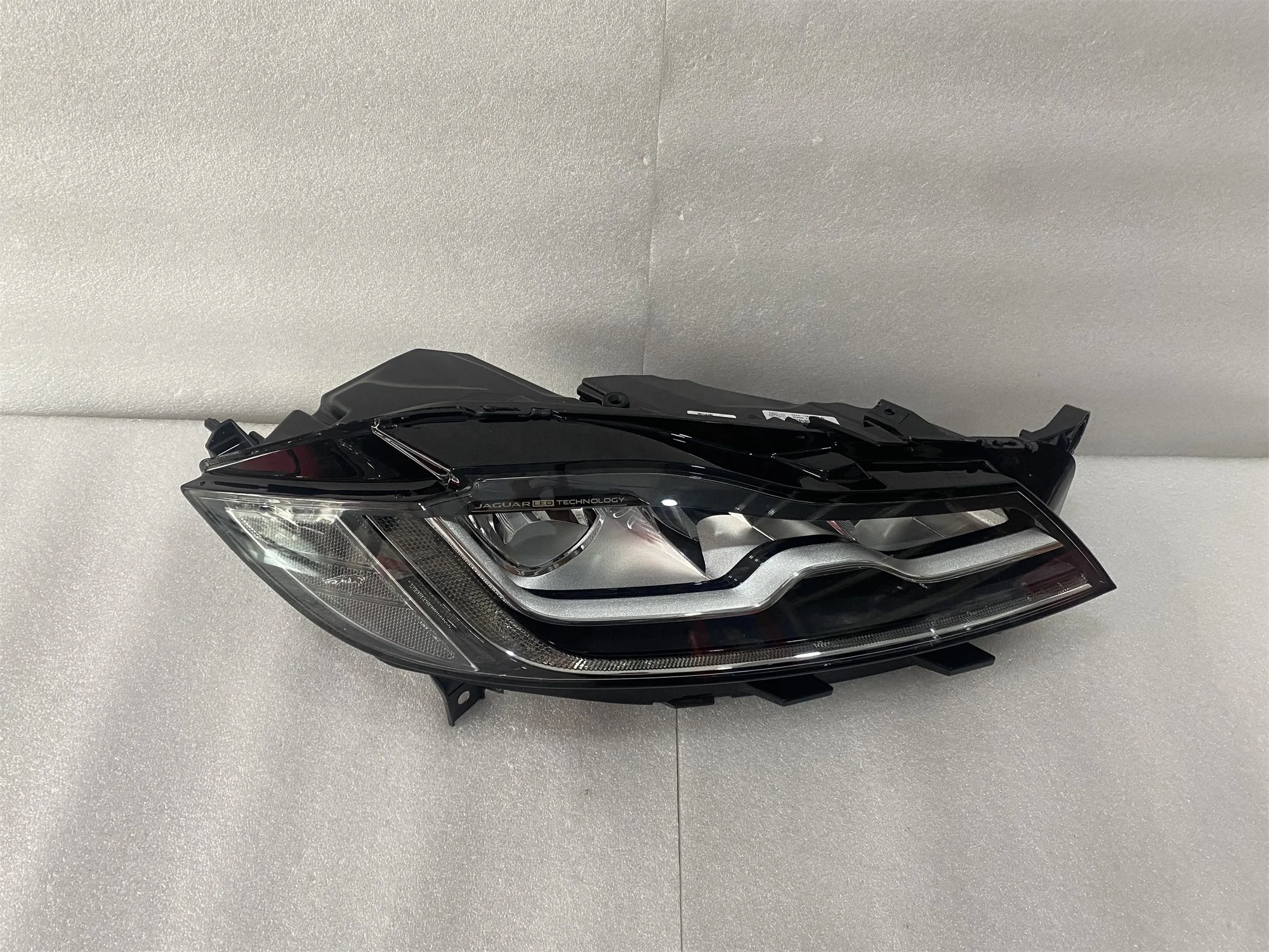 LED Headlights F-PACE/ XF OEM T2H24587 T2H24596