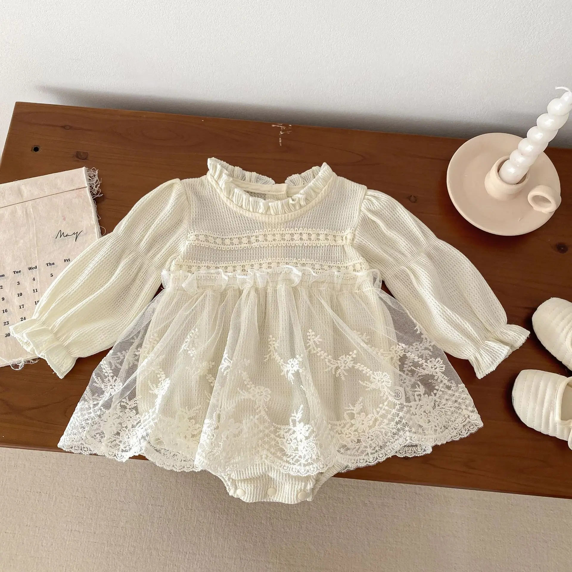 

2024 Autumn Spring New Toddler Girls Lace Romper Infant Baby Bubble Sleeve Full Moon Princess Mesh Creeper Baby Girl Sweet Dress