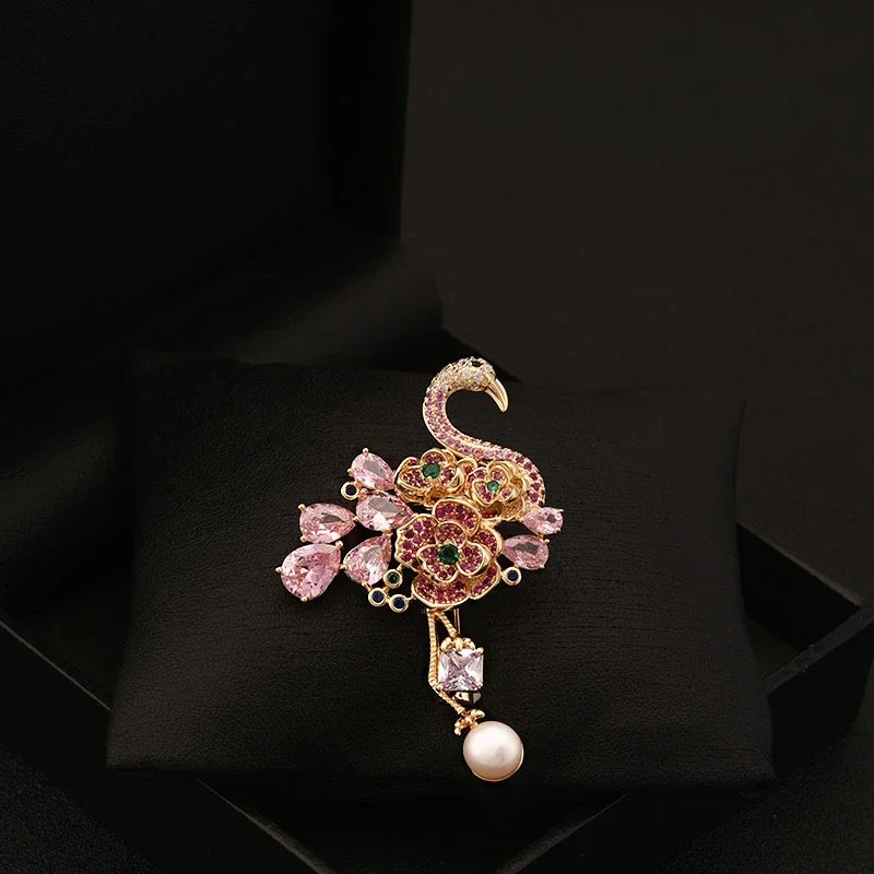 

Luxury Crystal Flamingo Bird Brooch Women's Suit Neckline Corsage Clothes Accessories Cardigan Coat Fixed Pin Jewelry Gifts 6129