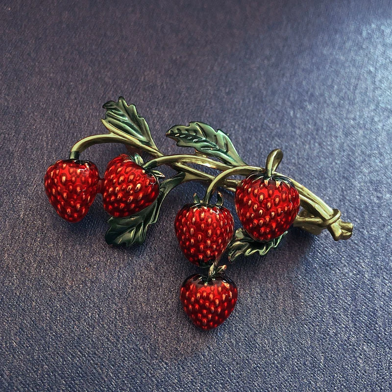 Enamel Strawberry Brooches Pins Fruit Cute Flower Strawberry Brooch Wedding Silk Scarf Buckle Clothing DIY Hat Bag Accessory