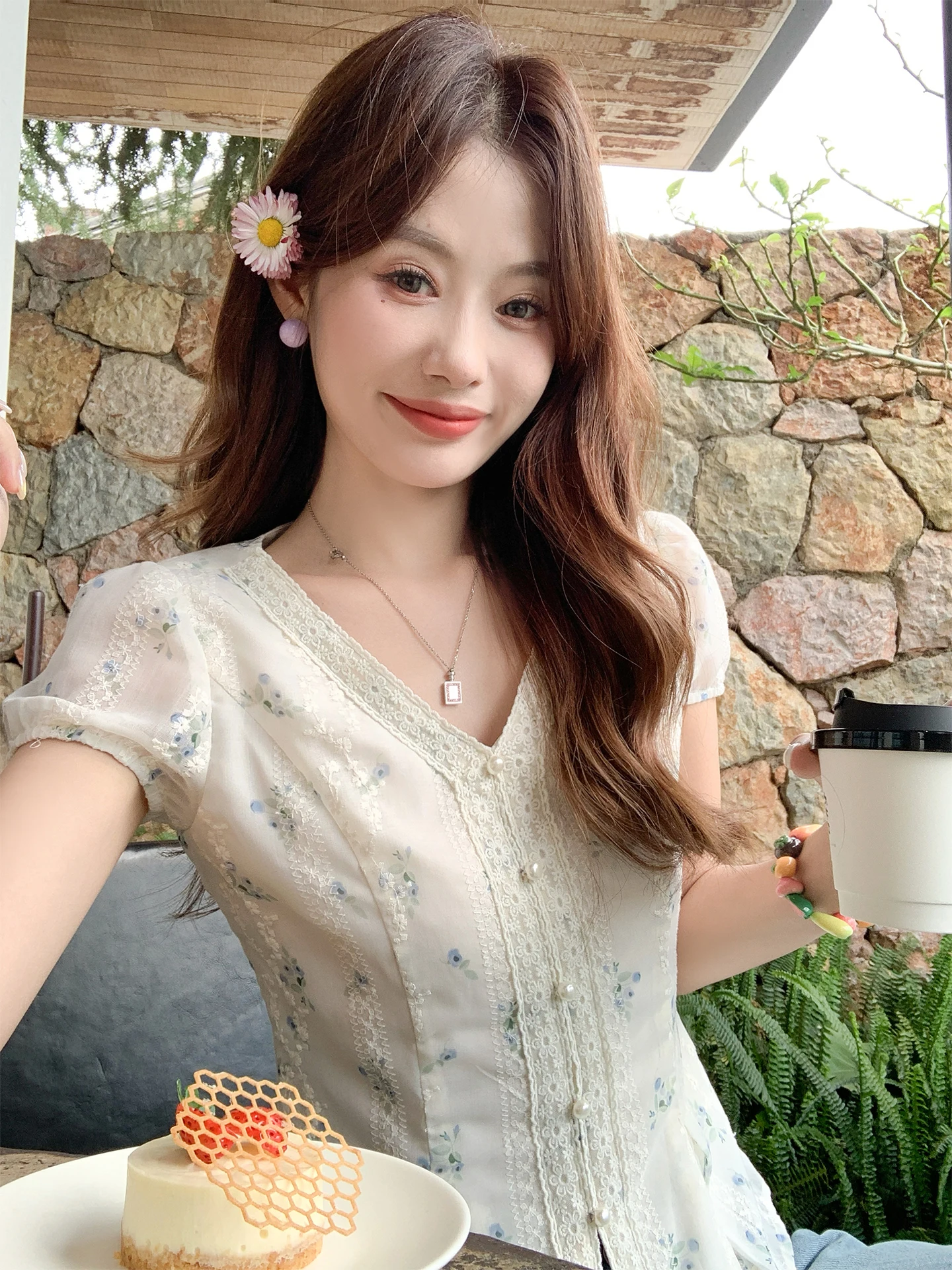 

Женская летняя блузка Zeng Xiao Salt в корейском стиле с V-образным вырезом, вышивкой и кружевом, приталенная, с коротким рукавом, с цветочным принтом