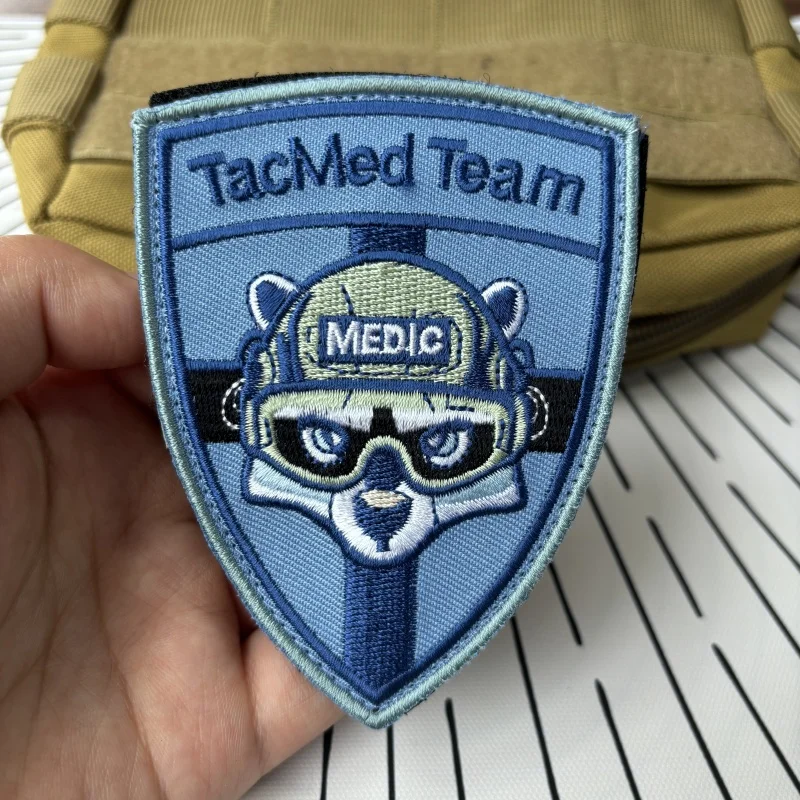 TacMed 팀 사기 전술 패치, 메딕 자수 후크 및 루프 패치, 밀리터리 밈 배지, 전투 암밴드 배낭 스티커