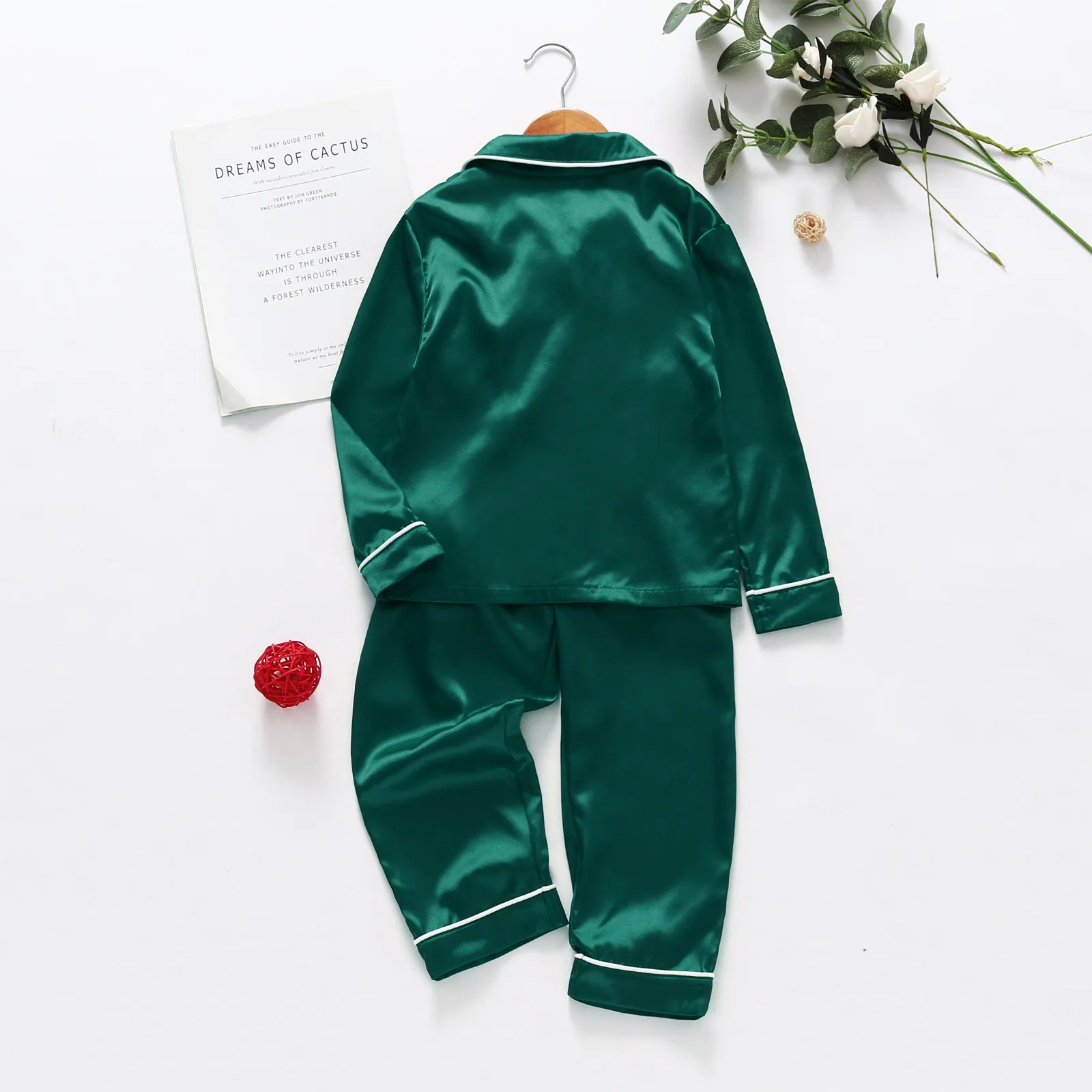 Solid Color Green Christmas Pajamas Family Adults Kids Xmas Imitation Satin Silk Tops Pants Sleepwear Outfits 2 Piece Suit