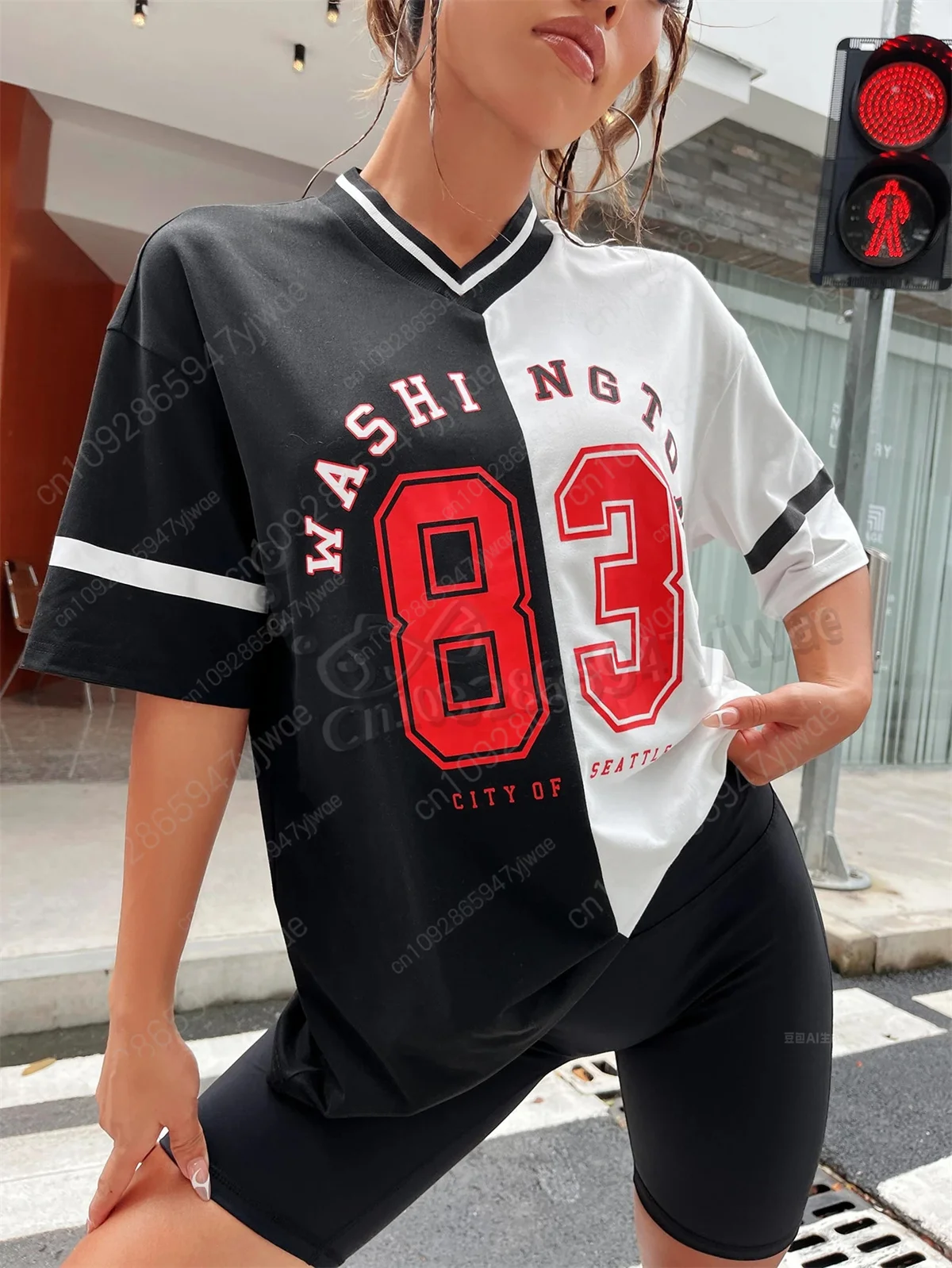 Americano No. 83 Camiseta con estampado de Seattle, camiseta holgada con cuello en V, ropa de calle de moda, Camiseta deportiva de verano para mujer, camiseta Y2k