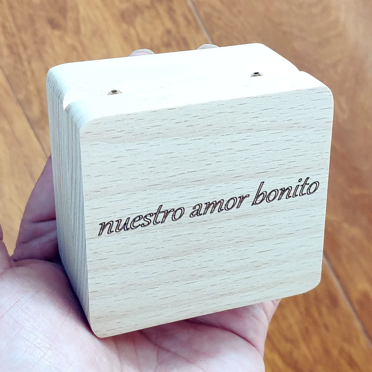 Amor Bonito Music Box, Customized Engraved Photo, Unusual Beautiful Love Gifts