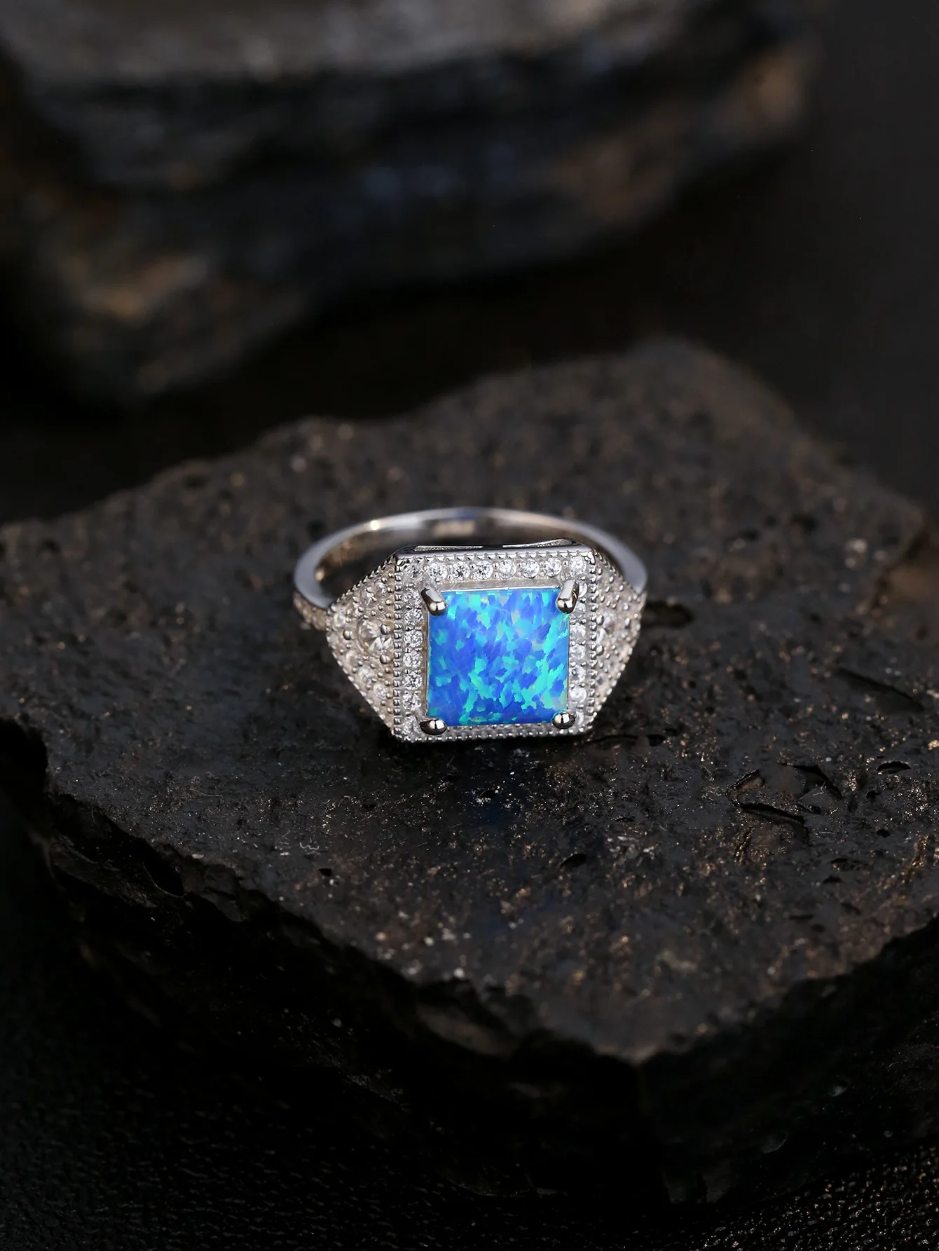 2023 Popular European and American 100% S925 Sterling Silver Natural Square Zircon Blue Aobao Ring Fashion Ring for Women