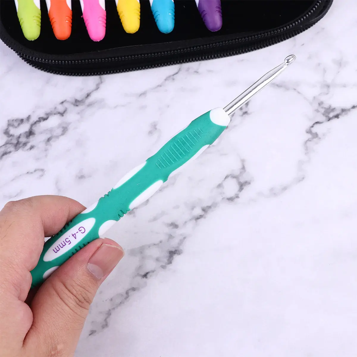 

9Pcs Aluminum Crochet Hooks Two-Tone Plastic Handle Ergonomic Grip Crochet Needle Set DIY Handmade Sweater Hat Scarf Gloves