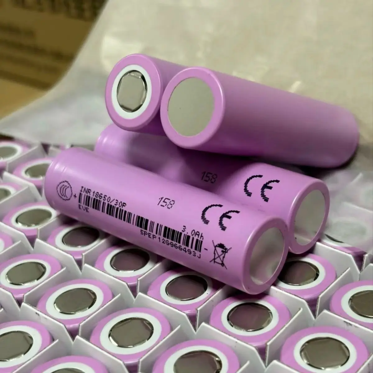 

Литий-ионные аккумуляторы EVE 18650 30P 3000 мАч 3.7В, максимальный ток разряда 30А, INR18650 3.6В для электроинструментов и AGV