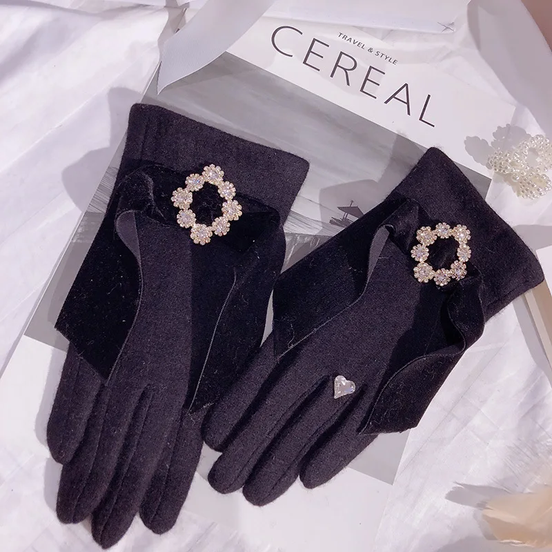 Women's Thicken Warm Velvet Lining Diamonds Beaded Woolen Gloves Female Winter Performance Party Driving Glove R2084