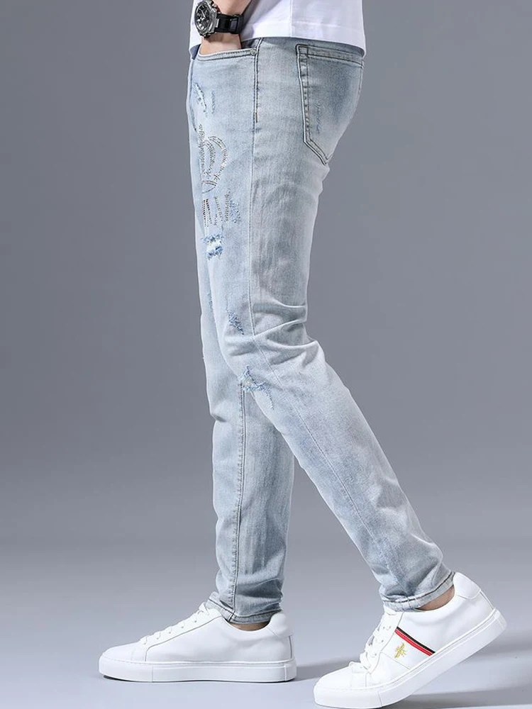 New Straight Man Pants Summer Stick Rhinestone Boyfriend Slim Men Jeans Streetwear Zips Light Blue Casual Long Denim Trousers