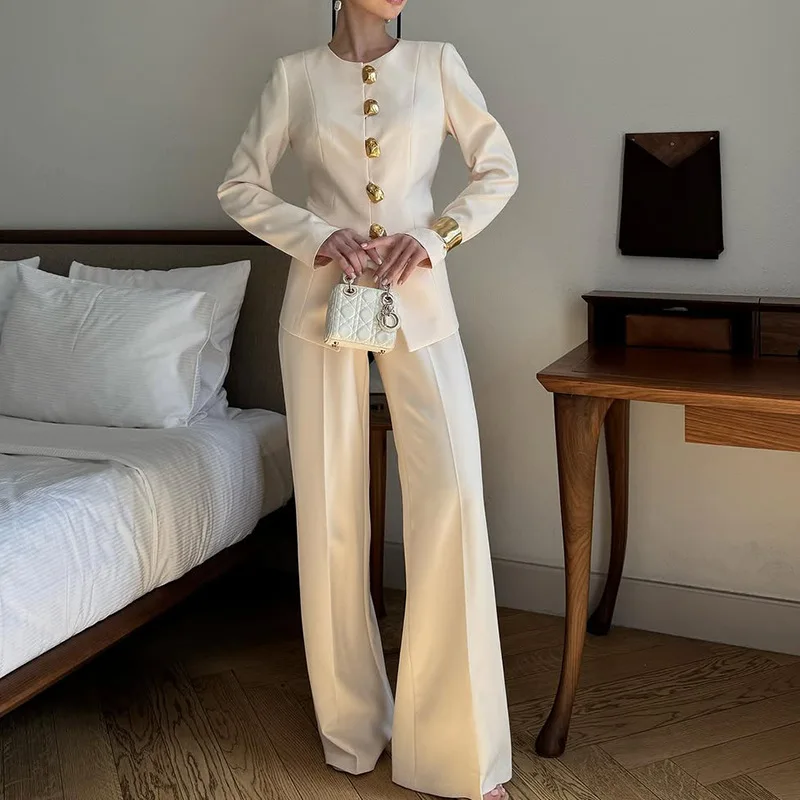 New autumn women's clothing: white round-neck button-up top, straight and loose trousers, stylish and elegant suit set