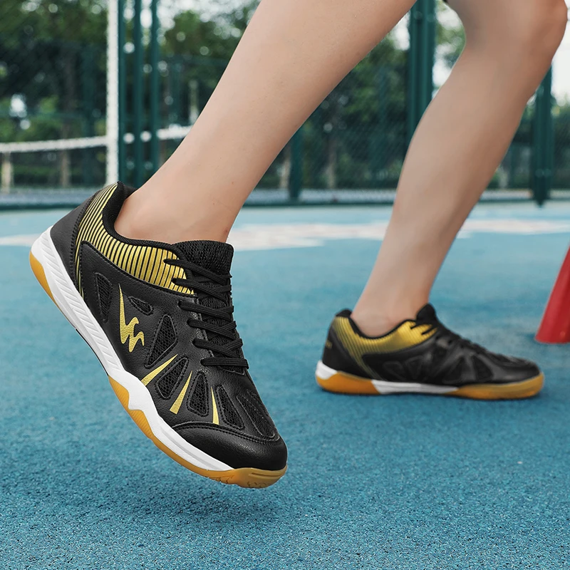 2025 nuevos zapatos de tenis de mesa para hombres y mujeres, zapatos de bádminton blancos y amarillos, zapatos de cancha de marca de lujo Unisex, zapatos cómodos para gimnasio para parejas