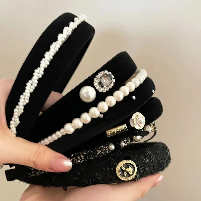 

Rose Black Velvet Hair Bands For Women Classic Popular Korea Design Camellia Pearl Ribbon Headdress Head Wrap Headband Wholesale