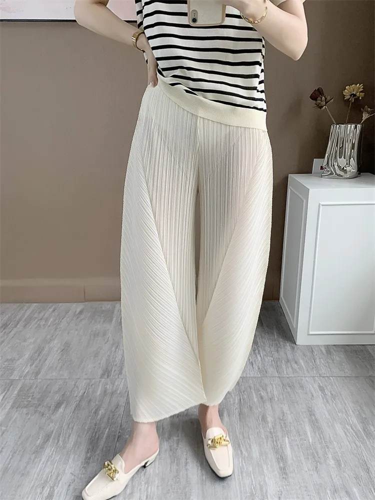 

Pleated Wide Leg Cropped Pants for Women's Loose Casual Pants 2023 Summer Niche Designer Irregular Oversized Fashionable Pants