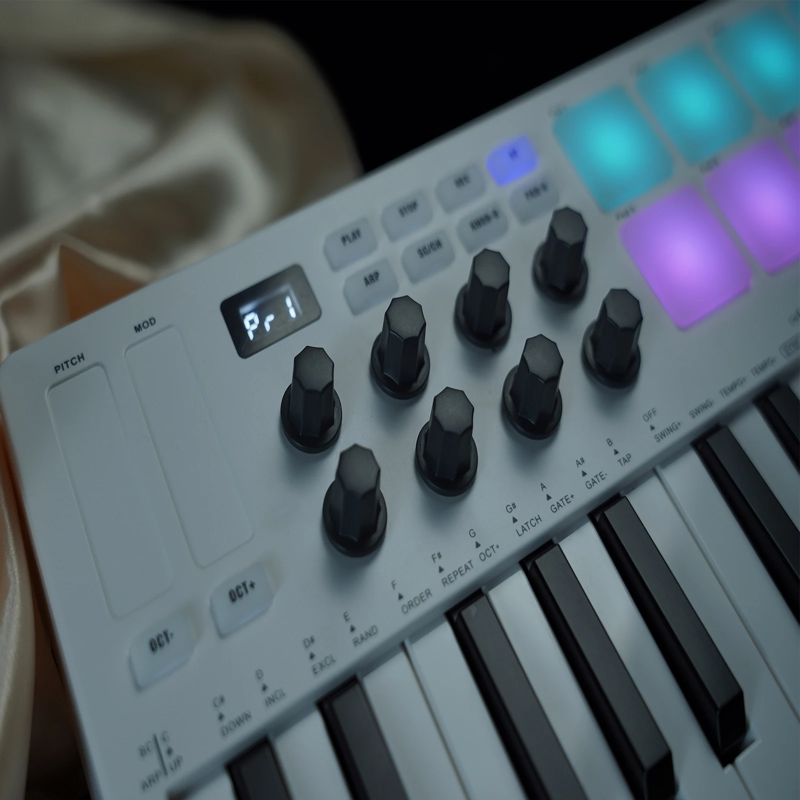 M-VAVE portable acity I 25 touches USB acity I contrôleur de clavier avec 8 pads de batterie rétroéclairés 8 boutons 8 instruments de clavier de musique RVB