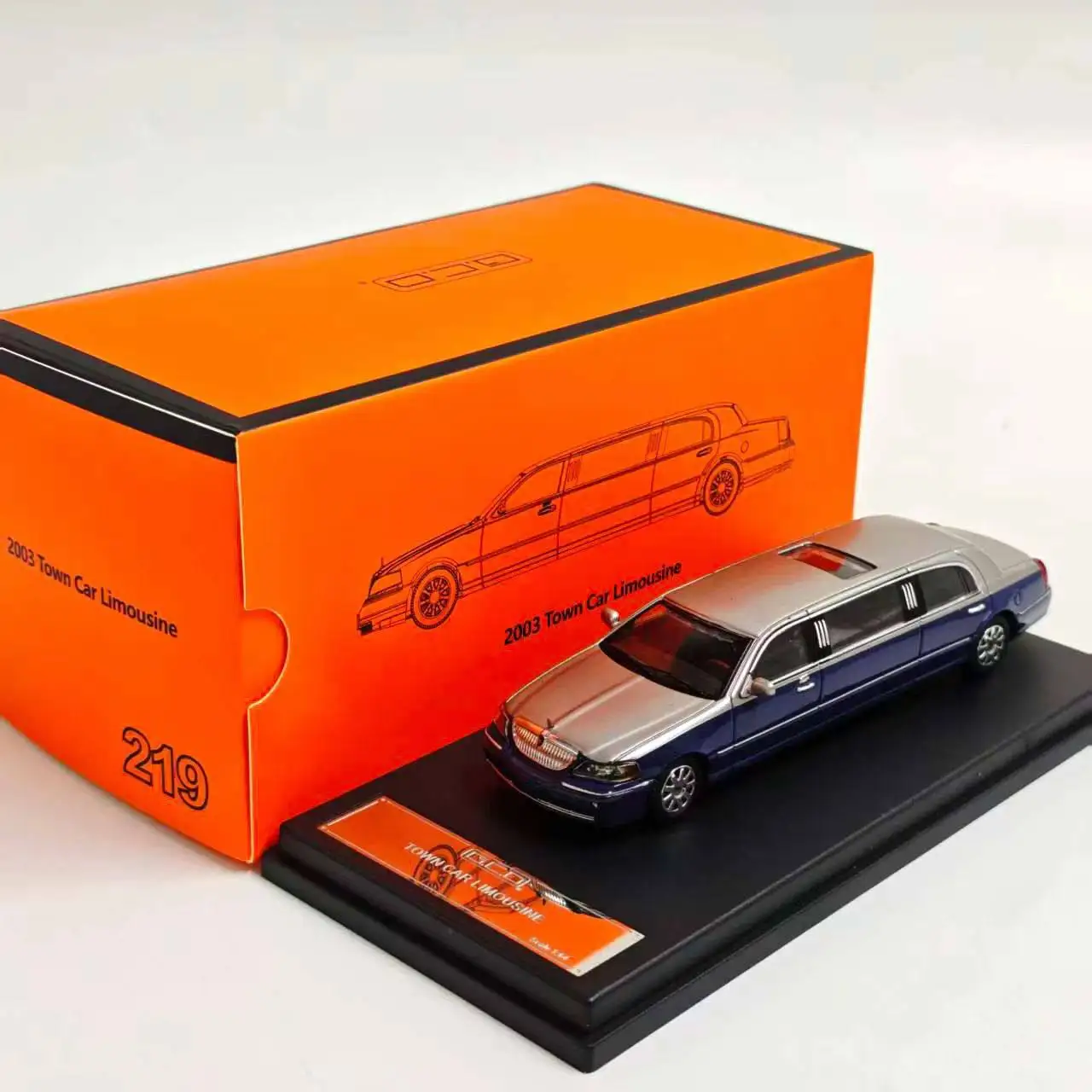 Diecast GCD 1:64 Scale Lincoln Extended Edition Alloy Car Model