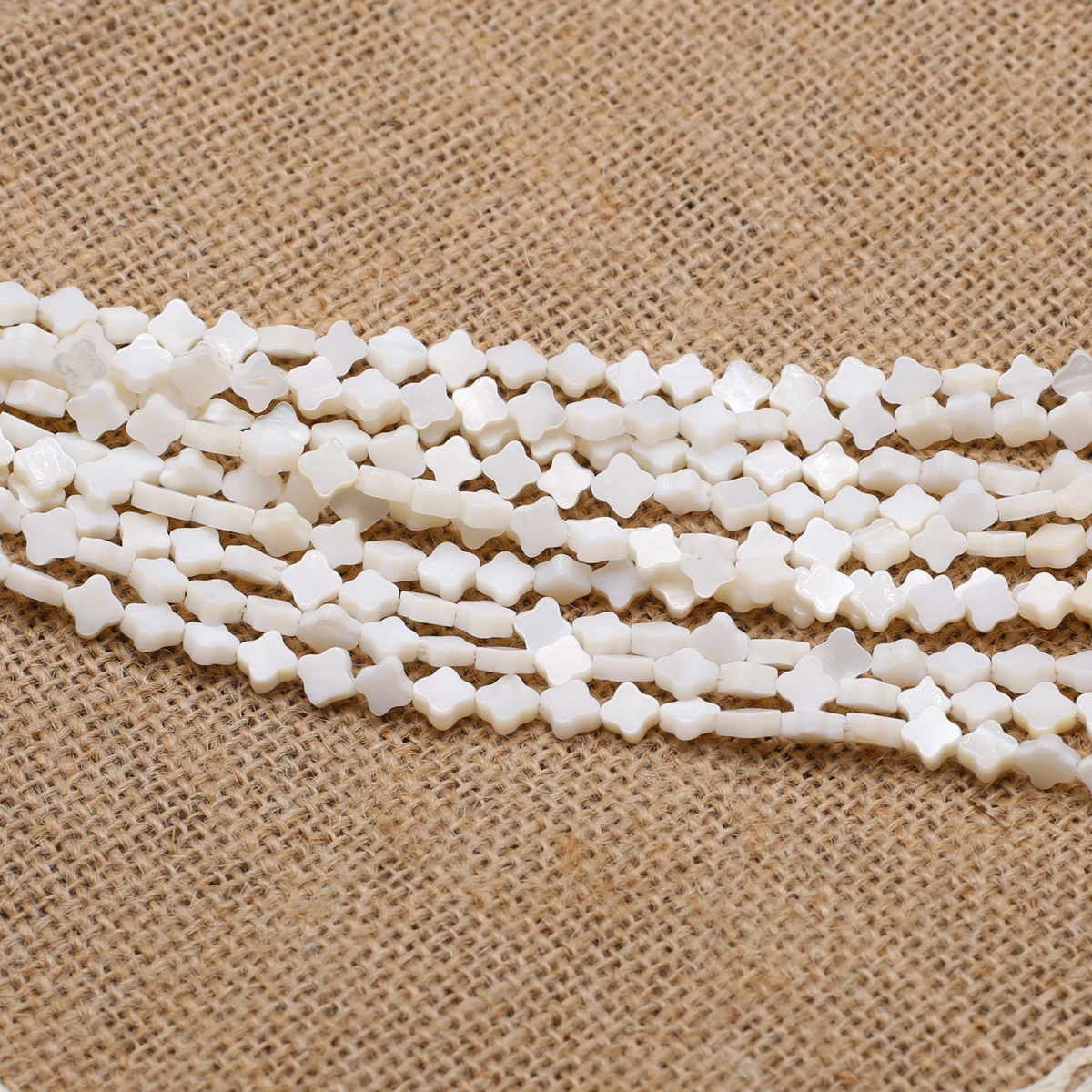 6.5mm Natural White Shell Bead - Red Clover Flower 评论和价格