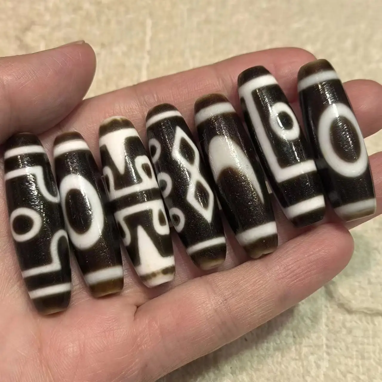 

1pcs/lot natural multi-pattern old agate dzi Old material Black and white Weathering lines Handmade beads Retro Accessories diy