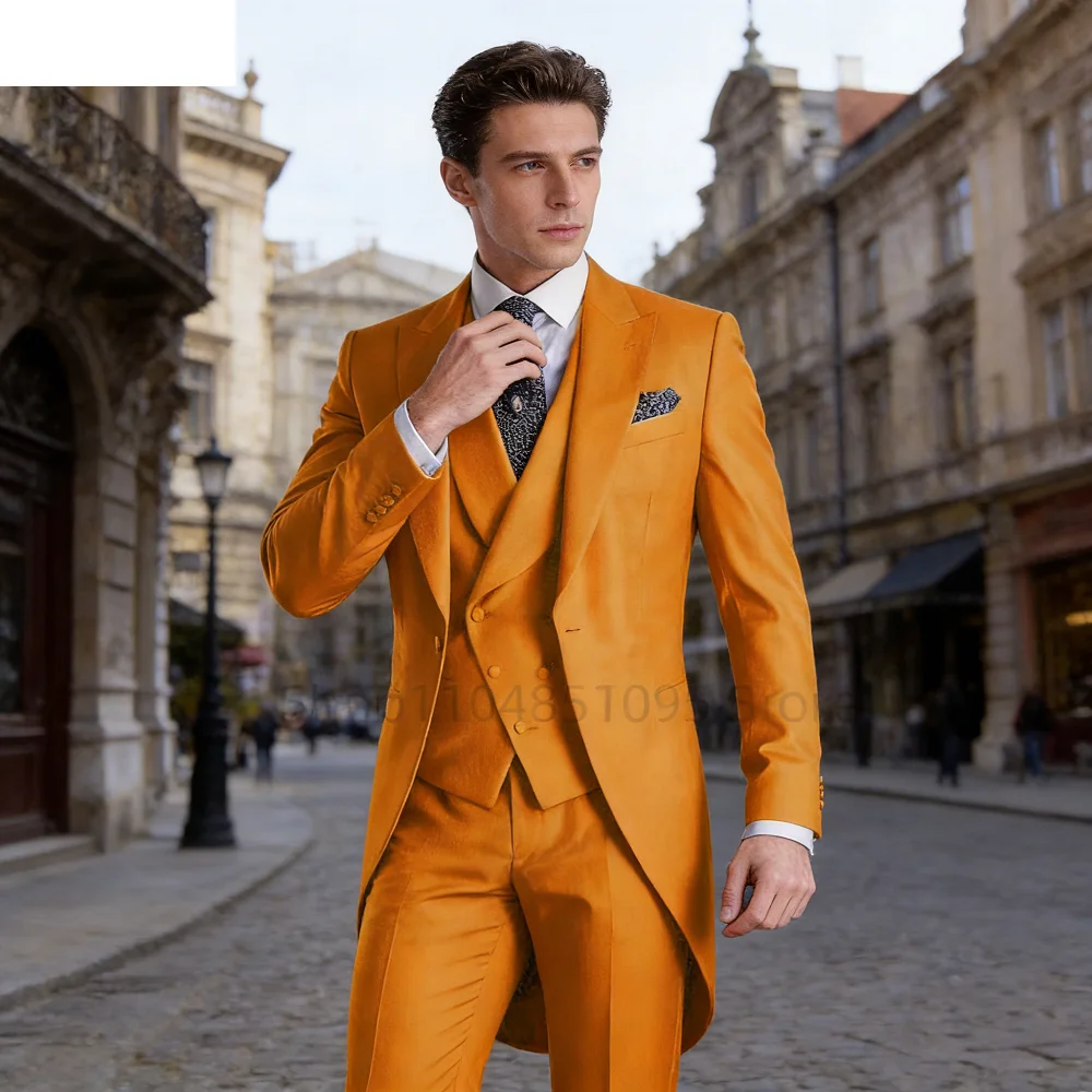 

Red Wedding Tuxedo Set for Men 3-Piece Smoking Formal Dance Graduation Male Groomsmen Suit Ensemble Fashion Tailored Fit