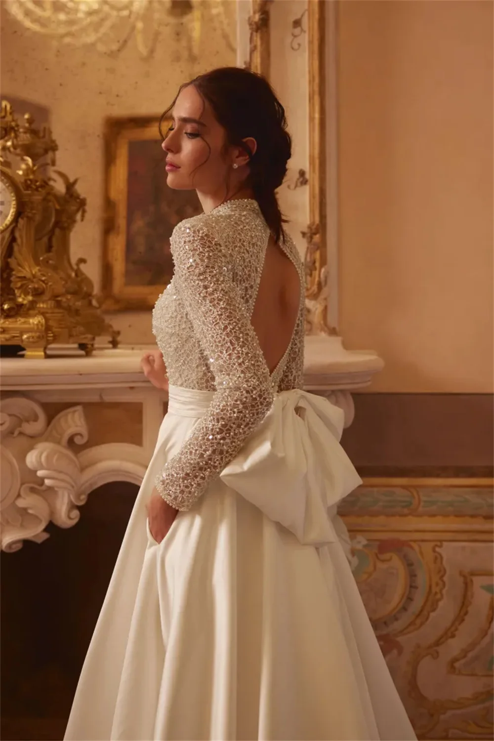 طوكيو مخصص أنيقة عالية الرقبة فساتين الزفاف طويلة الأكمام عارية الذراعين زي العرائس 2025 الساتان الأبيض ألف خط فساتين الزفاف #4