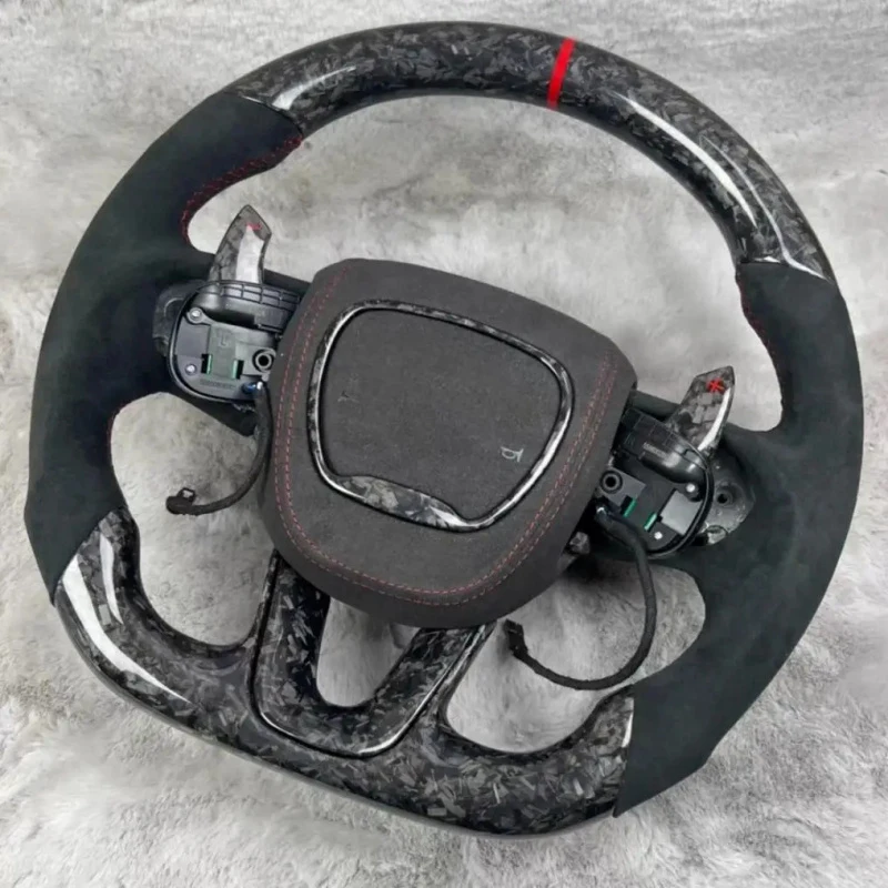 

Руль из кованого карбона для Challenger Charger с опцией индивидуальной отделки кожей и алькантарой