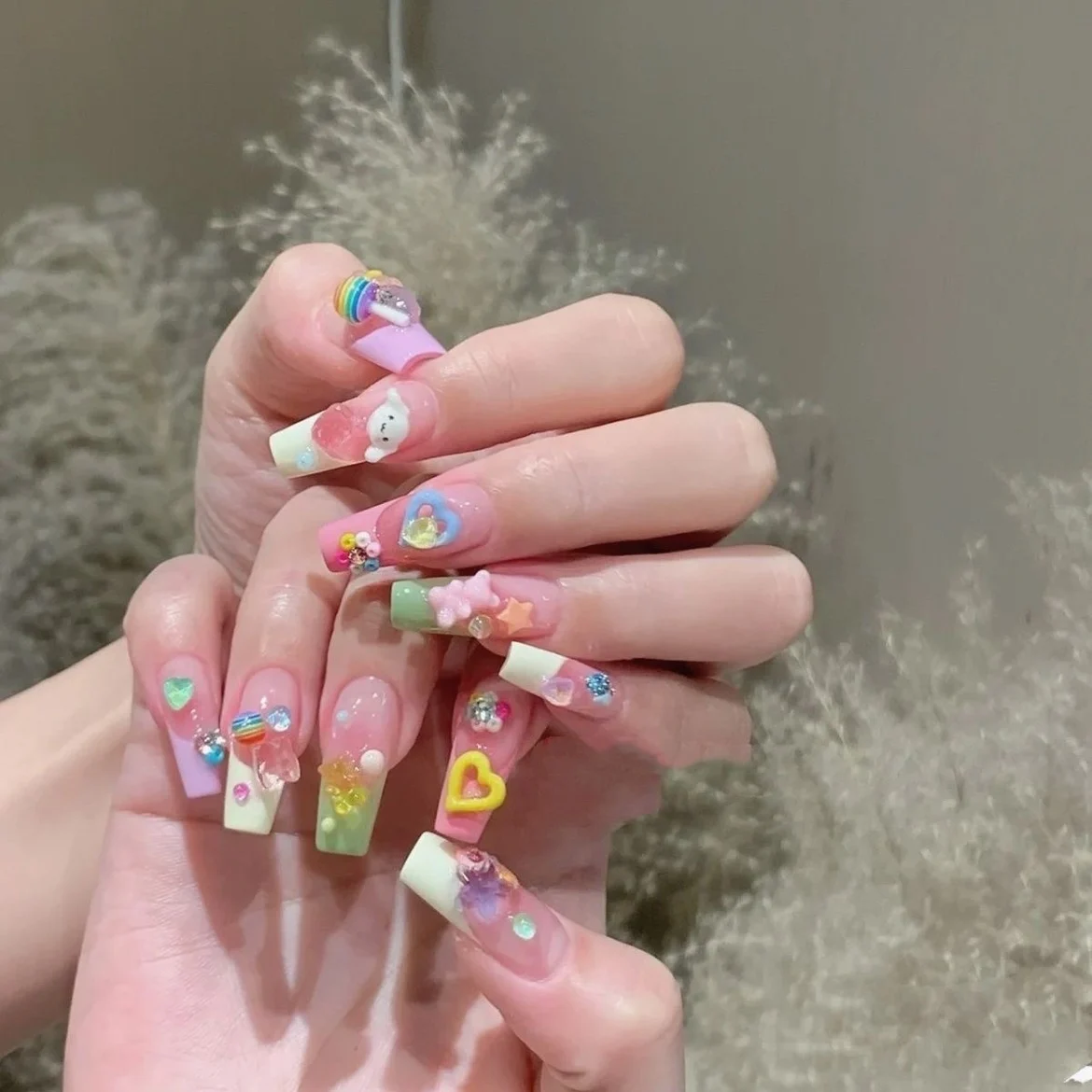 

2024 new love cute three-dimensional bear high-end macaroon dopamine wearing a colorful summer nail patch.