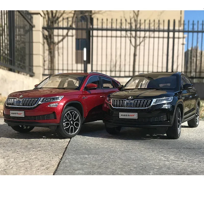 

Новинка 1:18 для VW Skoda KODIAQ SUV литая модель металлическая фотография подарки коллекция дисплей черный/красный/золотой металл, пластик, резина