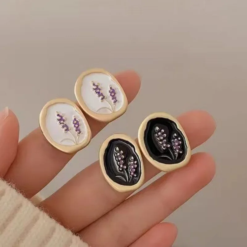 Retro Enamel Black White Artistic Lavender Earrings Minimalist Temperament Purple Flower Clip on Earrings no piercing for Women