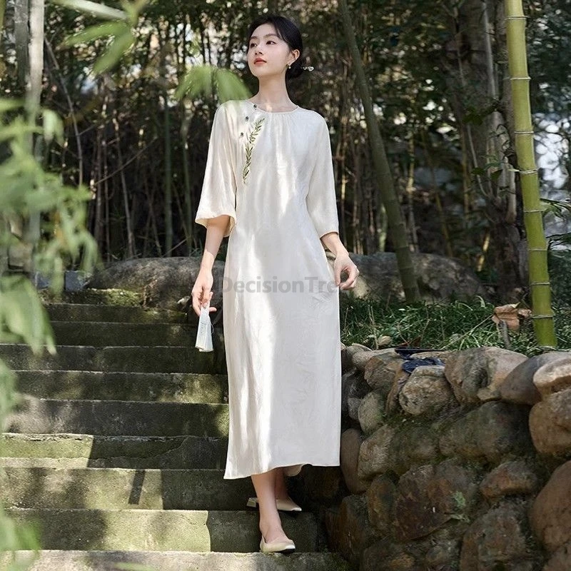 ربيع الخريف جديد النمط الصيني الأزهار فضفاضة تعديل شيونغسام فستان المرأة شيونغسام فستان أنيق فستان تشيباو اليومي