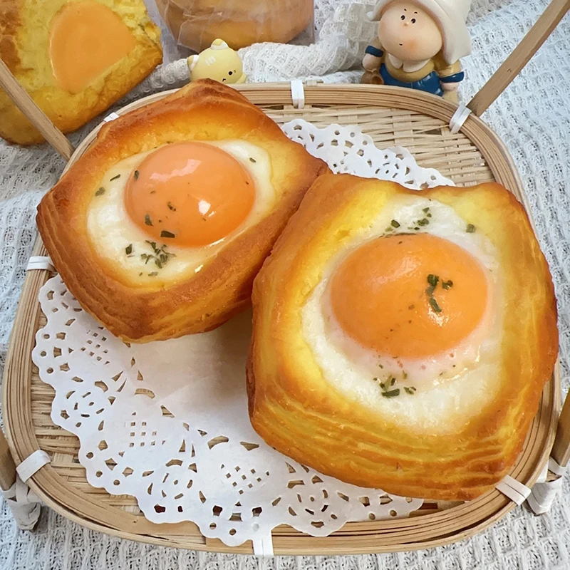 Brinquedo de ovo frito crocante, pão simulado, alívio do estresse, anti-stress, lenta ascensão, espremer, macio PU, recuperação lenta, presente de aniversário