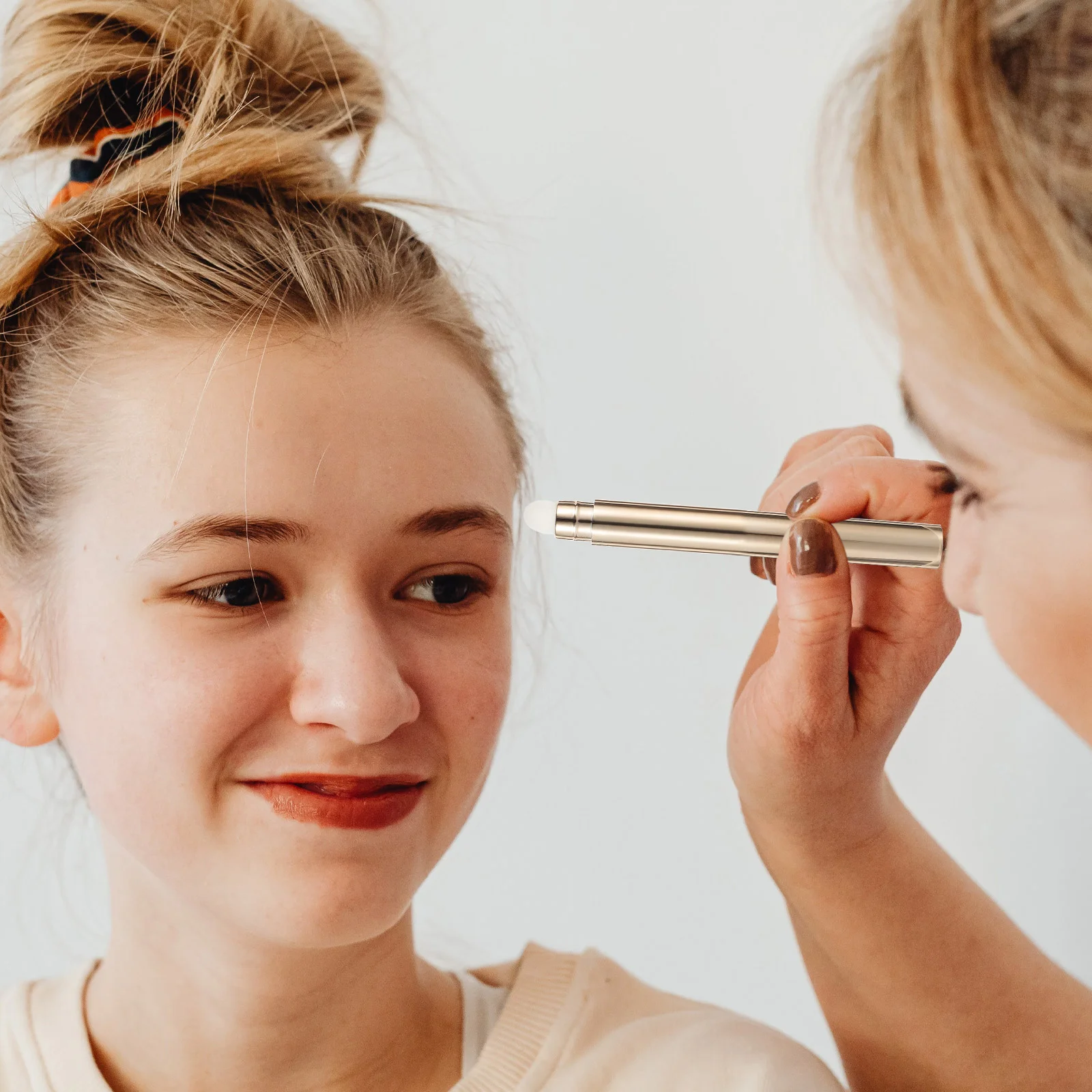 両端アイシャドウペン防水アイシャドウスティックナチュラルルックアイメイクペン女性美容ツール