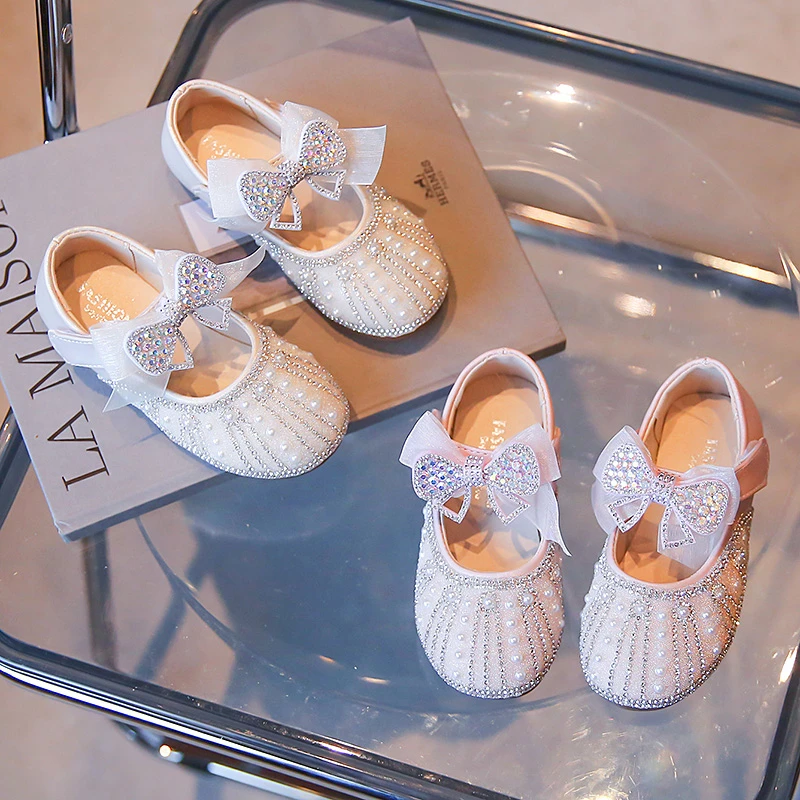 

Новинка, обувь для выступлений для девочек, искусственная Бабочка для детей, кожаные жемчужины, танцевальные туфли для свадебной вечеринки