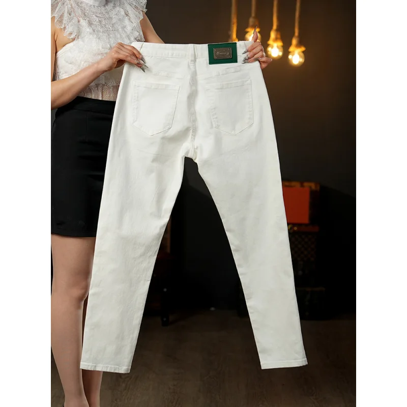 High end กางเกงยีนส์สีขาวหรูหราผู้ชายแฟชั่น SLIM FIT เท้าเล็กยืดหยุ่น 2025 ฤดูร้อนใหม่สบายๆกางเกงอเนกประสงค์