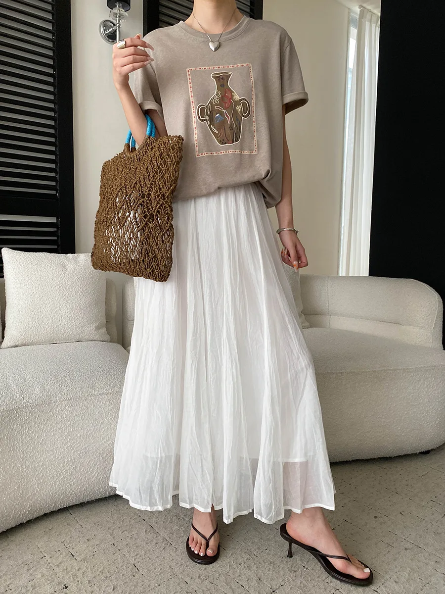 Sommerliches Damen-T-Shirt in einfarbigem Retro-Stil mit Vase-Stickerei, Rundhalsausschnitt, lockerer, schlank machender, vielseitiger Schnitt und kurzen Ärmeln. – Detail 4