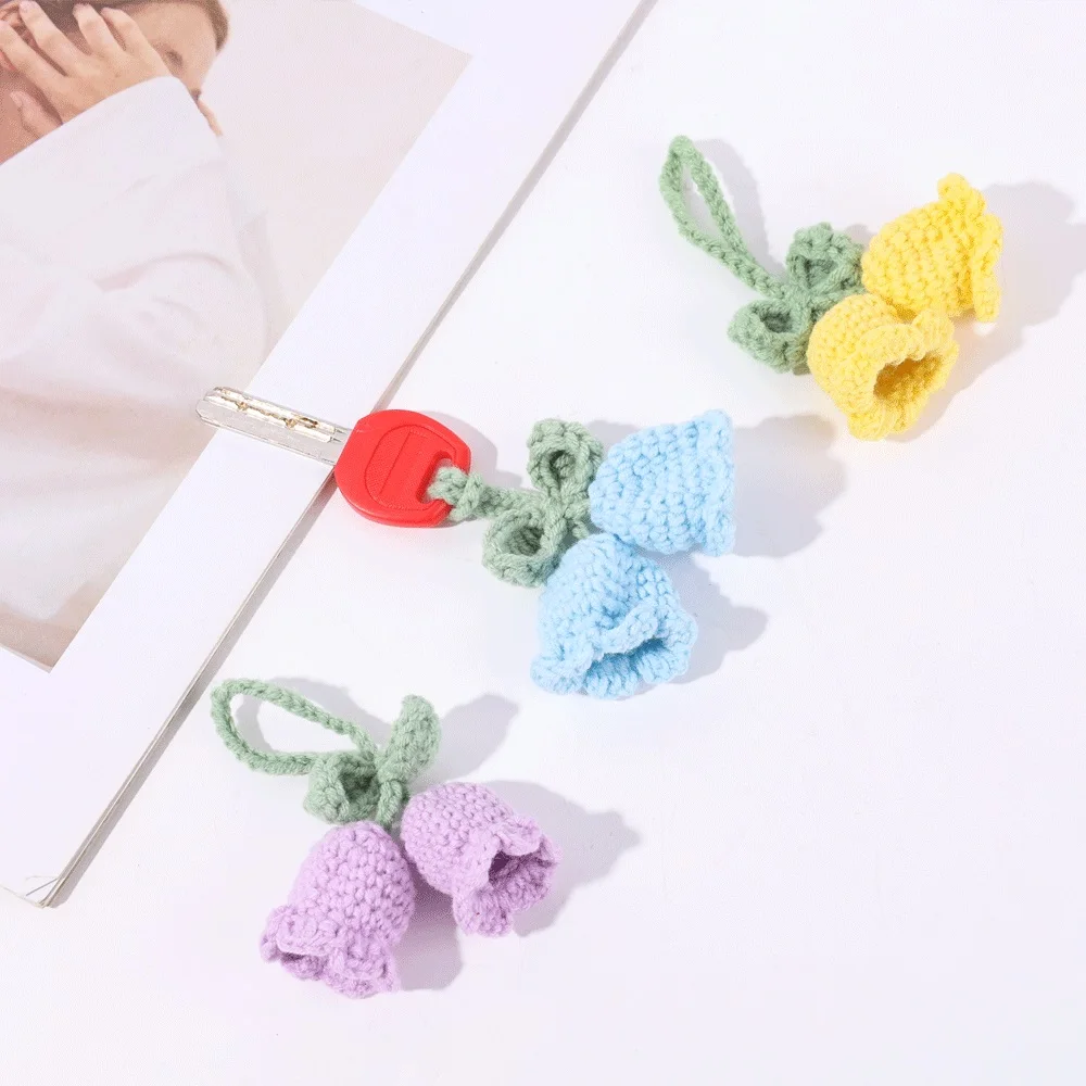 Portachiavi con bouquet di fiori all'uncinetto: ciondolo per borsa in cotone fatto a mano - Italia
