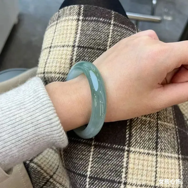 Ice jade bracelet, waxy natural Burmese jadeite bracelet, women's jadeite bracelet in clear water oil green with floral patterns