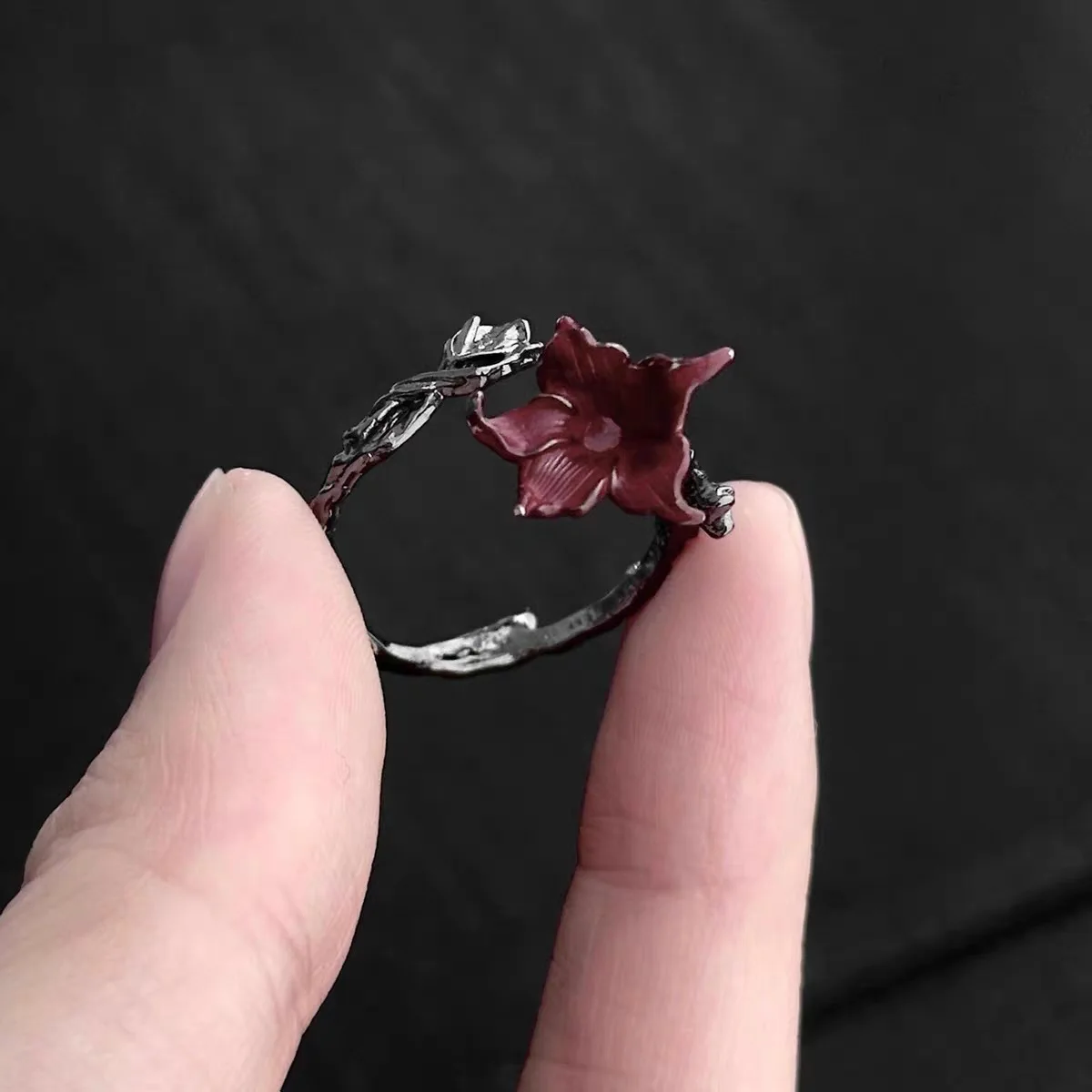 Mandala Flower Exquisite Black and Red Ring for Women Personality Metal Punk Party Finger Ring Fashion Jewelry Accessories Gifts
