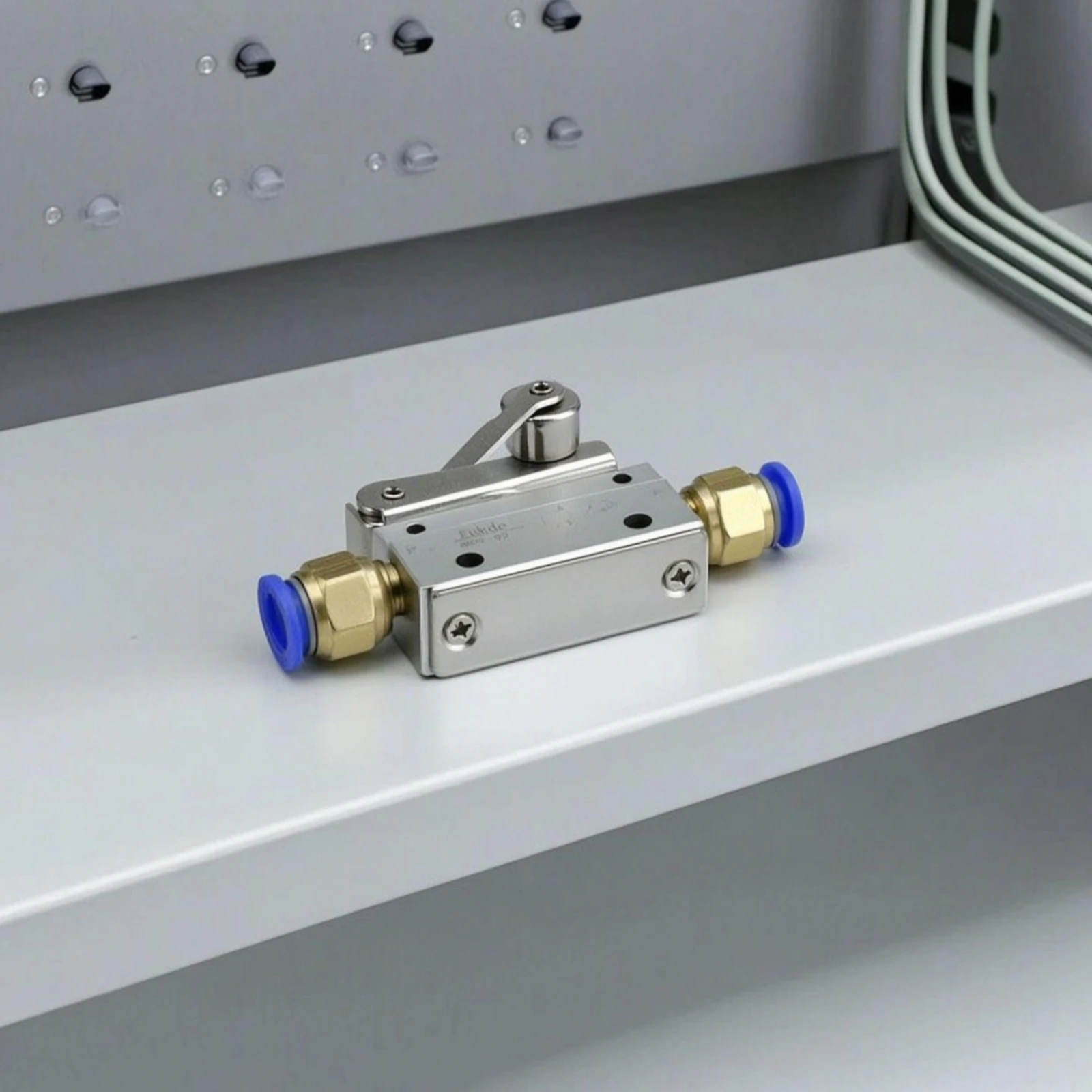 Mechanical Pneumatic Valve with Roller Compact Roller Lever Valve Two-Way Corrosion Resistant for Automation Engineers