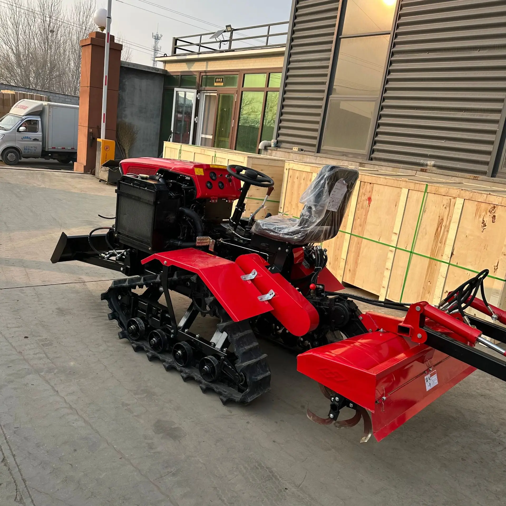 New 25HP Diesel Agricultural Crawler Tractor 2WD/4WD Mini Tractor for Farm Use Featuring Engine Pump Gearbox Motor Bearing view 2