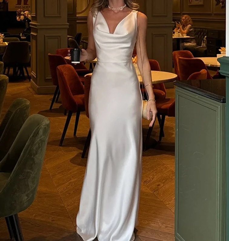 فساتين نسائية طويلة بدون أكمام على الطراز الفرنسي بياقة على شكل V من الساتان فستان سهرة فاخر وأنيق للحفلات فستان عيد ميلاد بتصميم رقيق