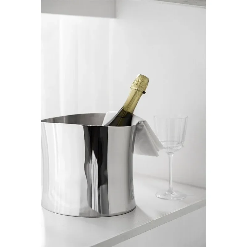 Luxury Stainless Steel Ice Bucket for Wine Champagne Red Wine Chilled Round Curved Design European Style Home Bar Ornament