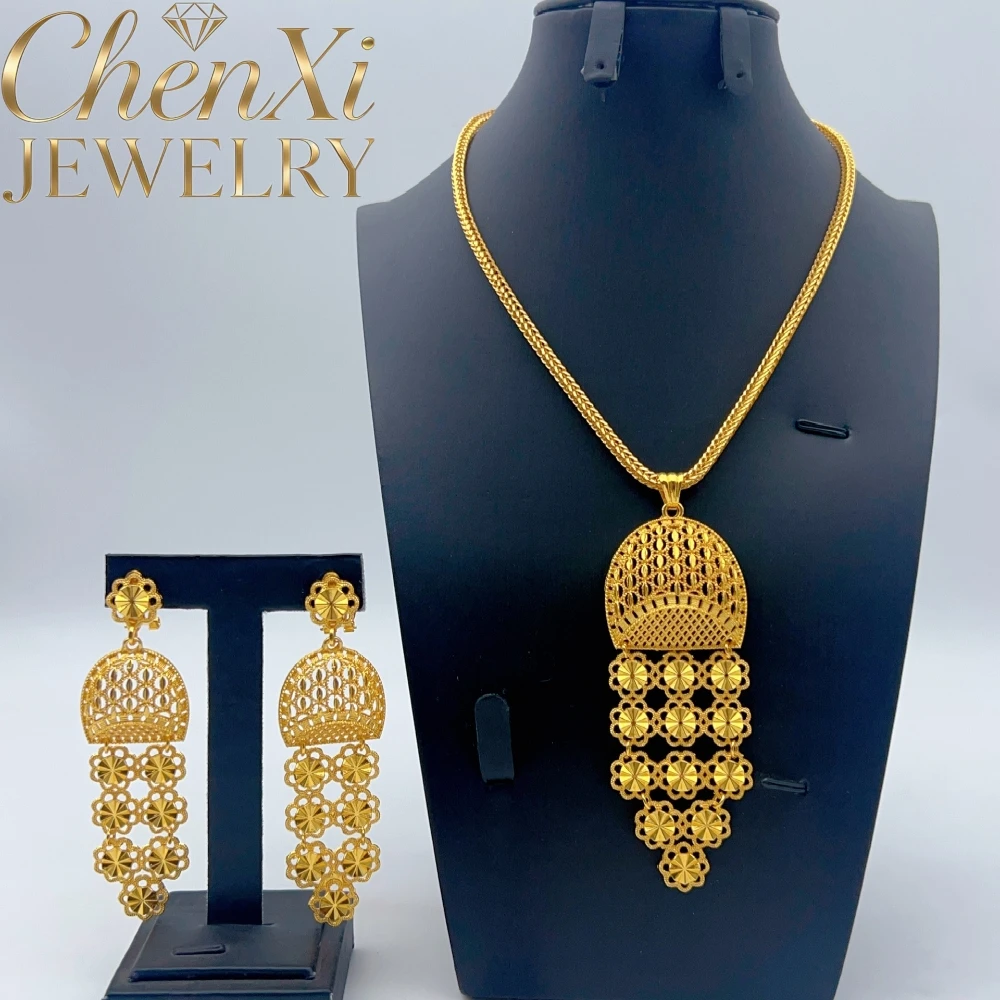 Alluvial Gold Tassel Hollow-Out Flower Luck Necklace Elegant Charms Standout Piece High-End Keepsake Exquisite Luxury Young Gift