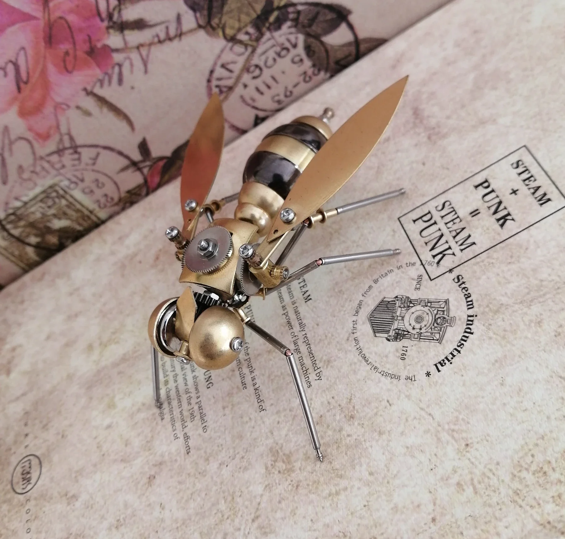 3D Steampunk Mechanical Insect Full Metal Big Bee Featured Pure Handcrafts Home Creative Gift Ornament - Finished Product