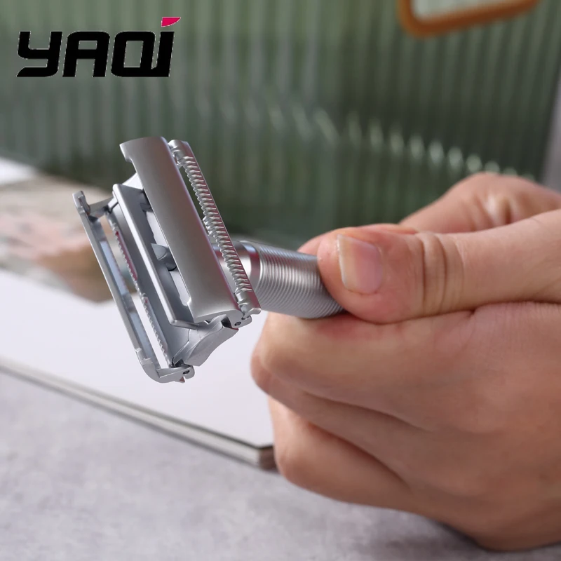 ماكينة حلاقة آمنة بلون كروم غير لامع من ياكي مونارك