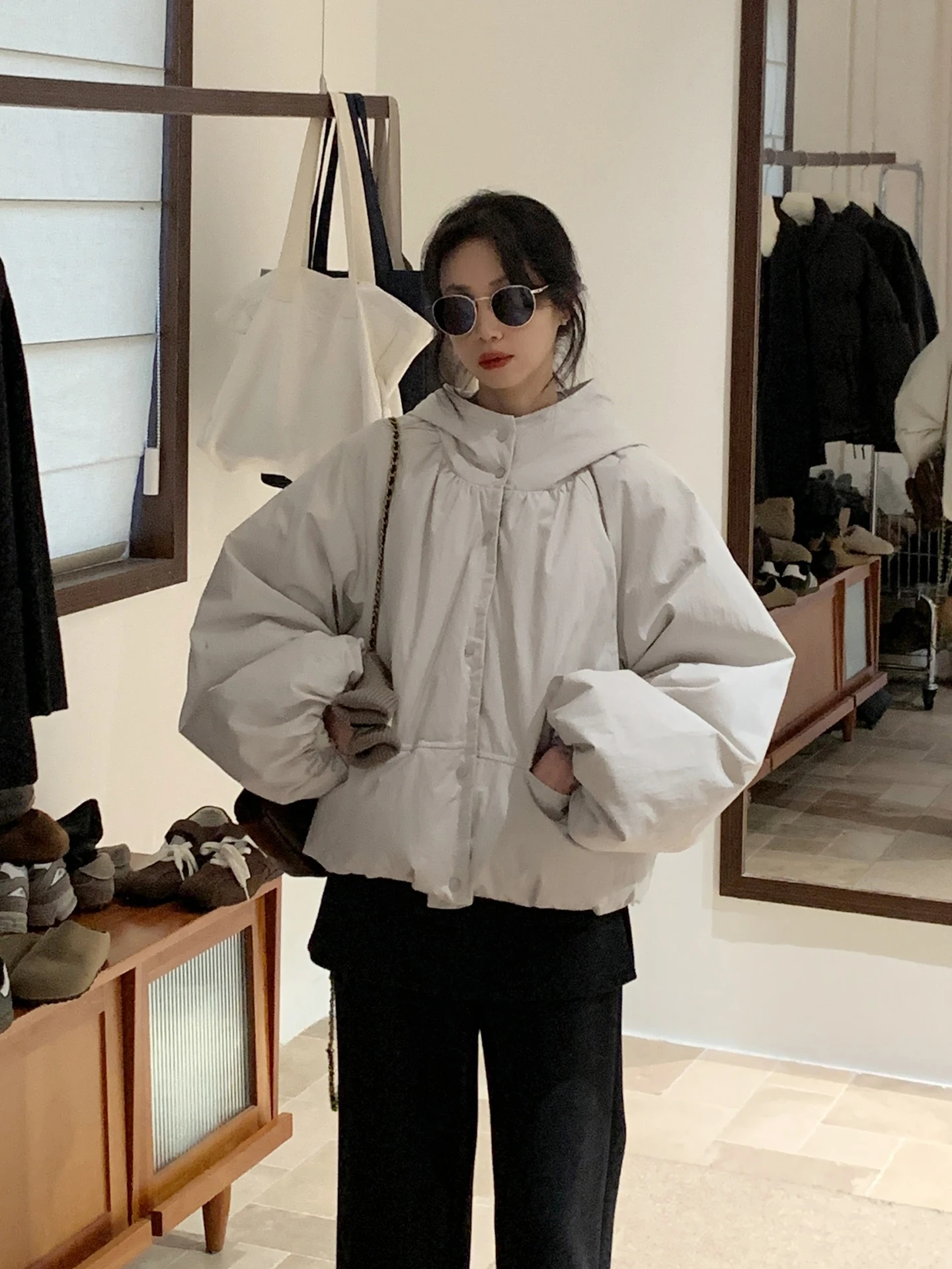 

Korean Sle ort Hooded down Jaet Women's Lantern Sve 90% White Du down Coat Warmth Cact Design Winter New Arrival