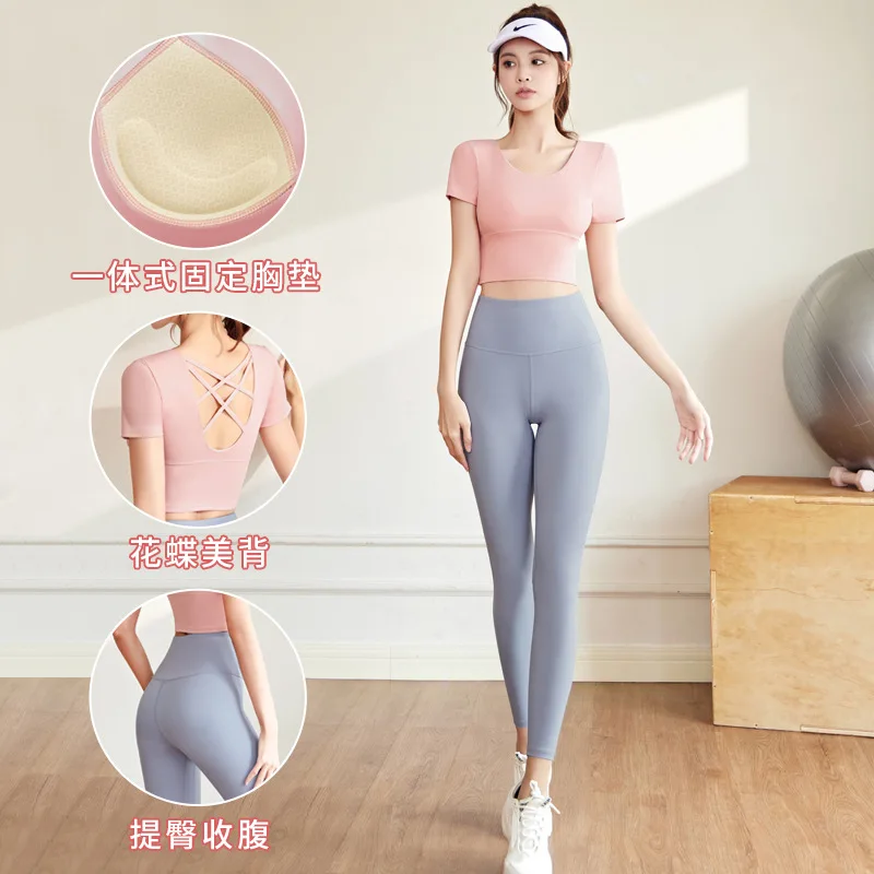 Cross Back Yoga Suit para mulheres, Top esportivo com almofada no peito, secagem rápida, manga curta correndo apertado encaixe terno de fitness, manga curta