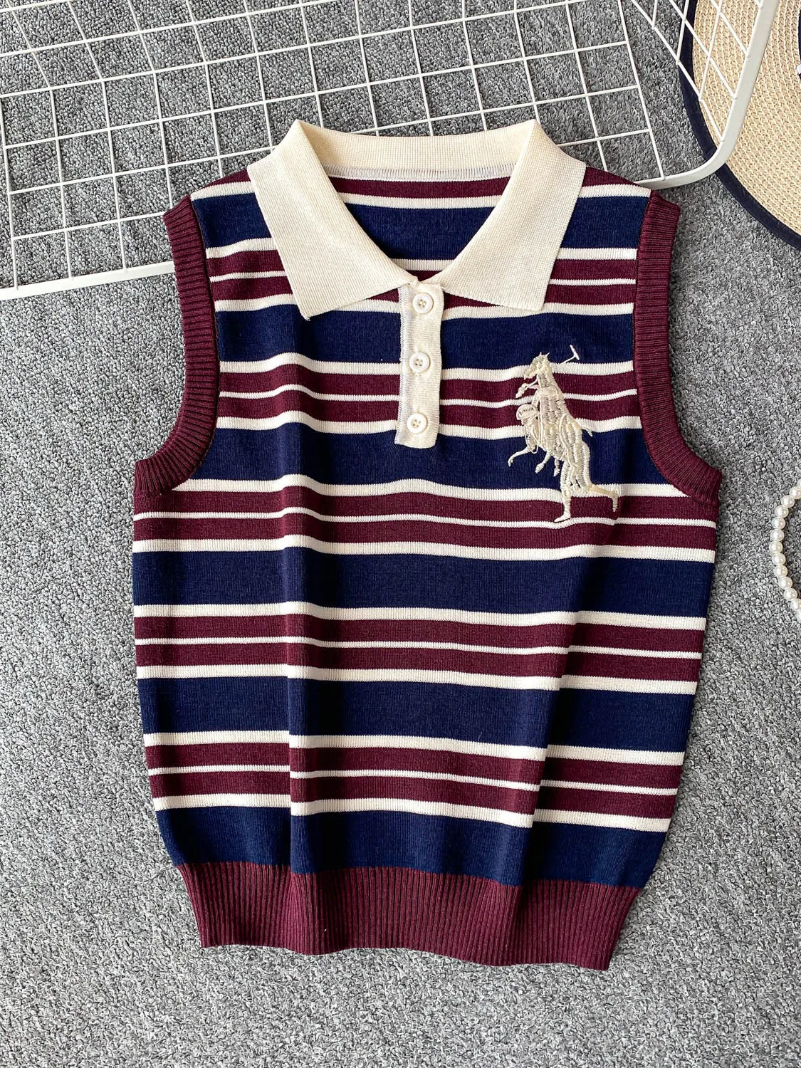

Slimming Effect Knitted Vest 2025 Summer Faion Svel Collar Embroidered Striped Knitwear Tee Buttons Design AA....