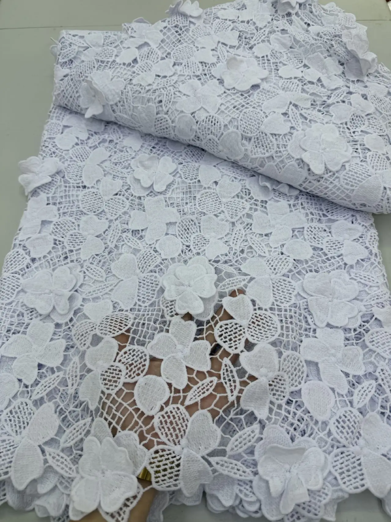 3D-gestickte Guipure-Cupion-Spitze, hautfreundlicher afrikanischer Kordelstoff, Naher Osten, Hochzeit, formelles Meerjungfrau-Damenkleid mit Applikationen