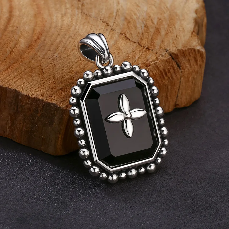 Wholesale 925 sterling silver pendant, exquisite four leaf clover black zircon diamond pendant, Thai silver retro vintage vintag