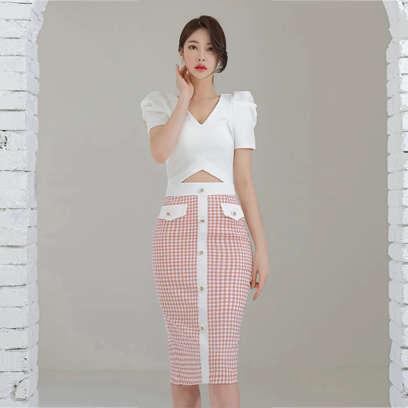 

Весенний комплект: укороченный топ с V-образным вырезом и рукавами-фонариками, облегающая юбка в клетку в корейском стиле, модный женский ансамбль